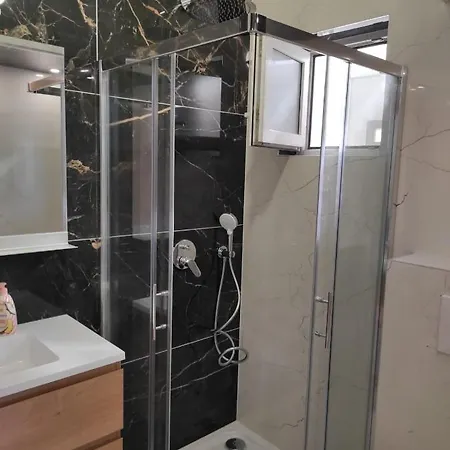 Guest house Apartments Pomalo Makarska