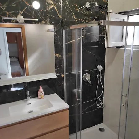 Guest house Apartments Pomalo Makarska