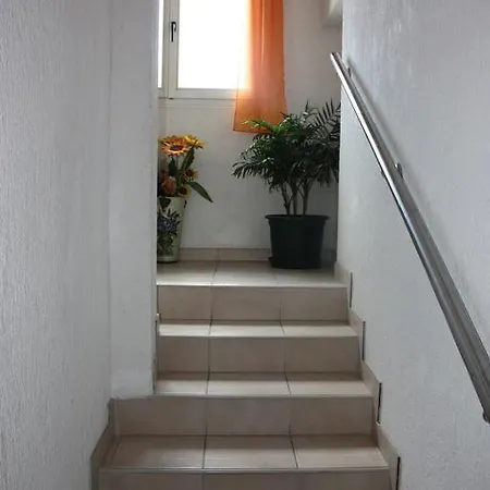 Guest house Apartments Pomalo Makarska