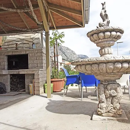 Guest house Apartments Pomalo Makarska