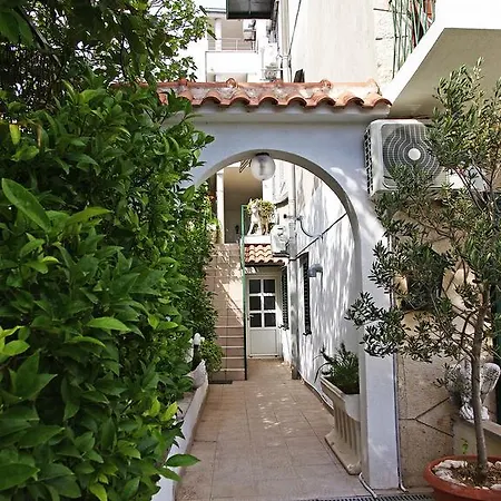 Guest house Apartments Pomalo Makarska