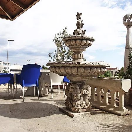 Apartments Pomalo Guest house