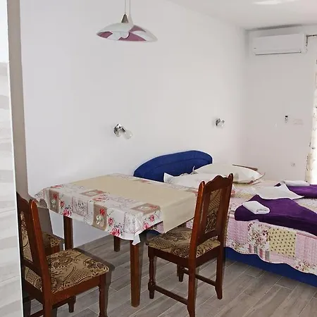 Apartments Pomalo *