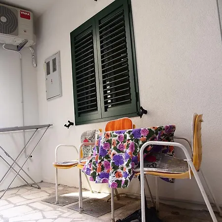 Guest house Apartments Pomalo Makarska