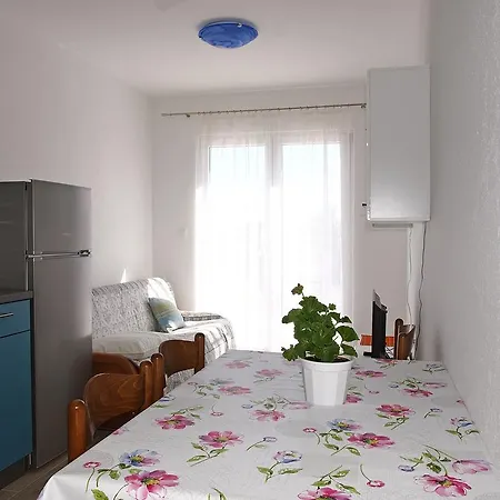 Guest house Apartments Pomalo *