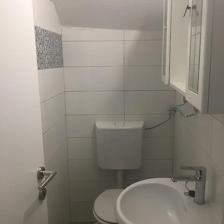 Apartments Pomalo Guest house *