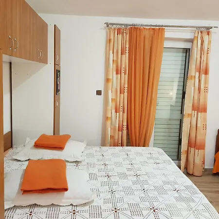 Apartments Pomalo Guest house *