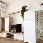 Apartments Pomalo بيت ضيافة ماكارسكا