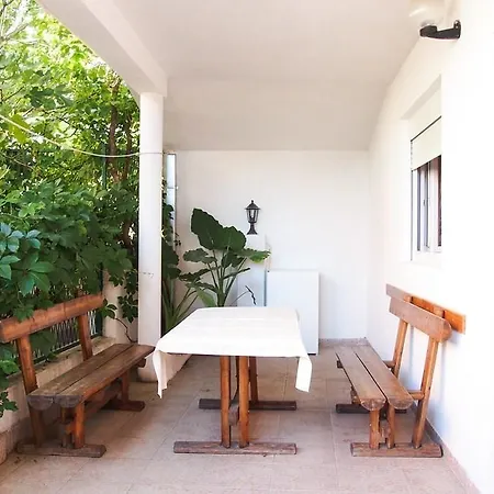 Apartments Pomalo بيت ضيافة ماكارسكا