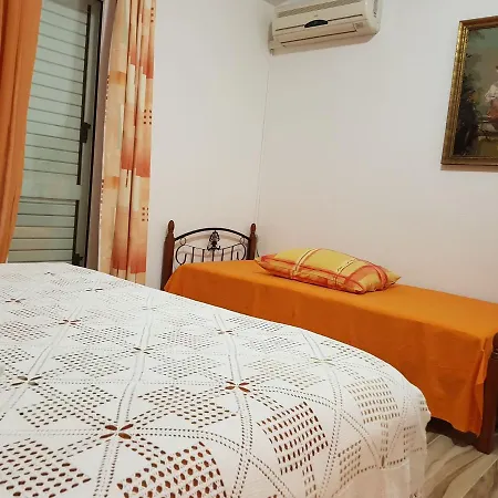 Apartments Pomalo 3* ماكارسكا